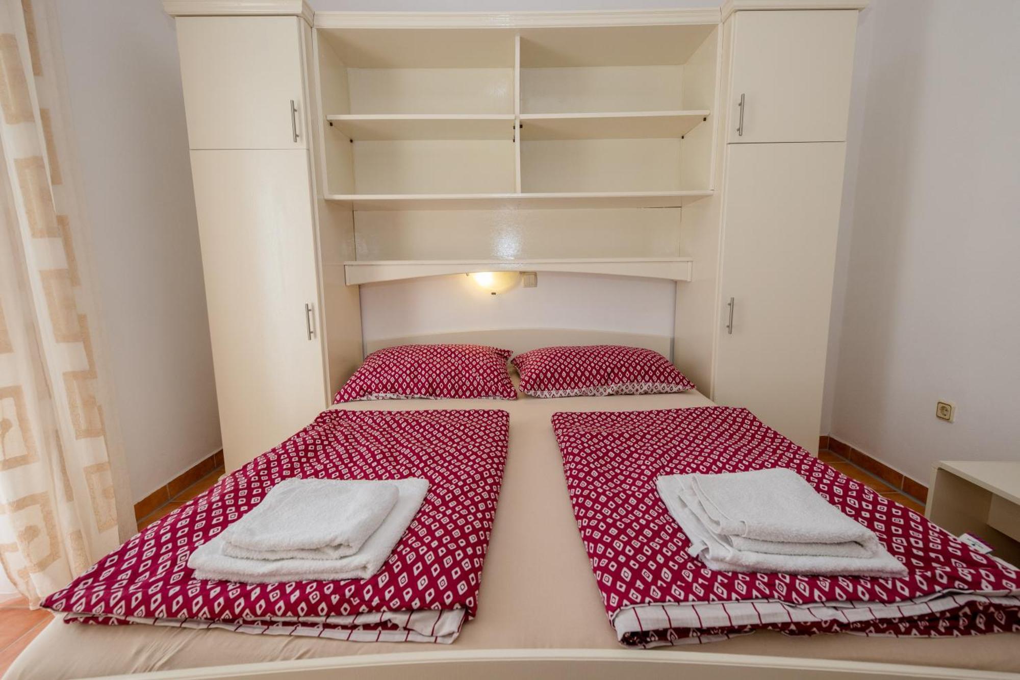 Apartments And Rooms By The Sea Supetarska Draga - Gornja, Rab - 11579 Habitación foto