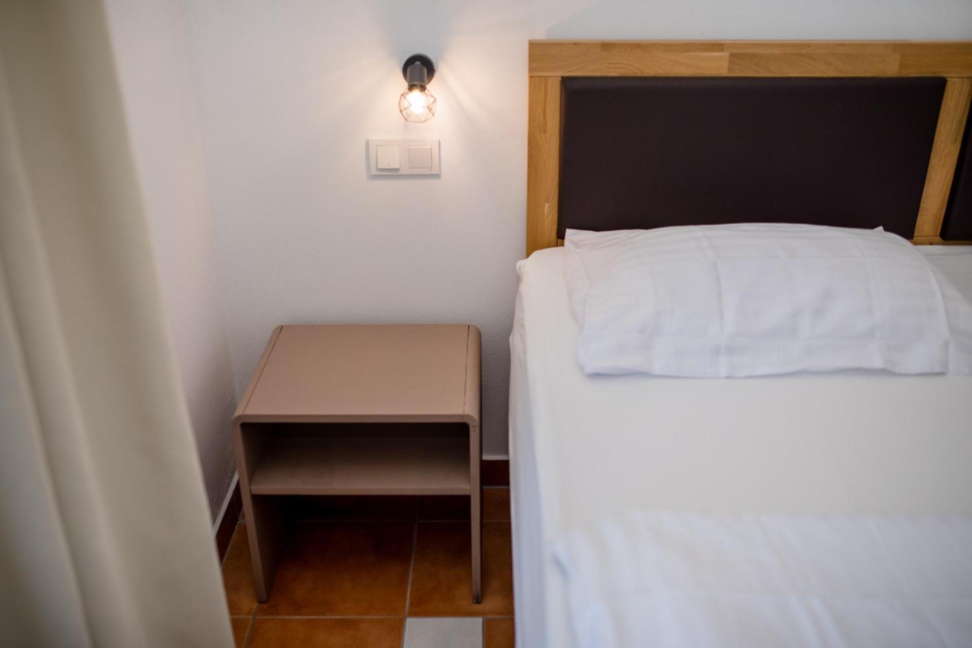 Apartments And Rooms By The Sea Supetarska Draga - Gornja, Rab - 11579 Habitación foto