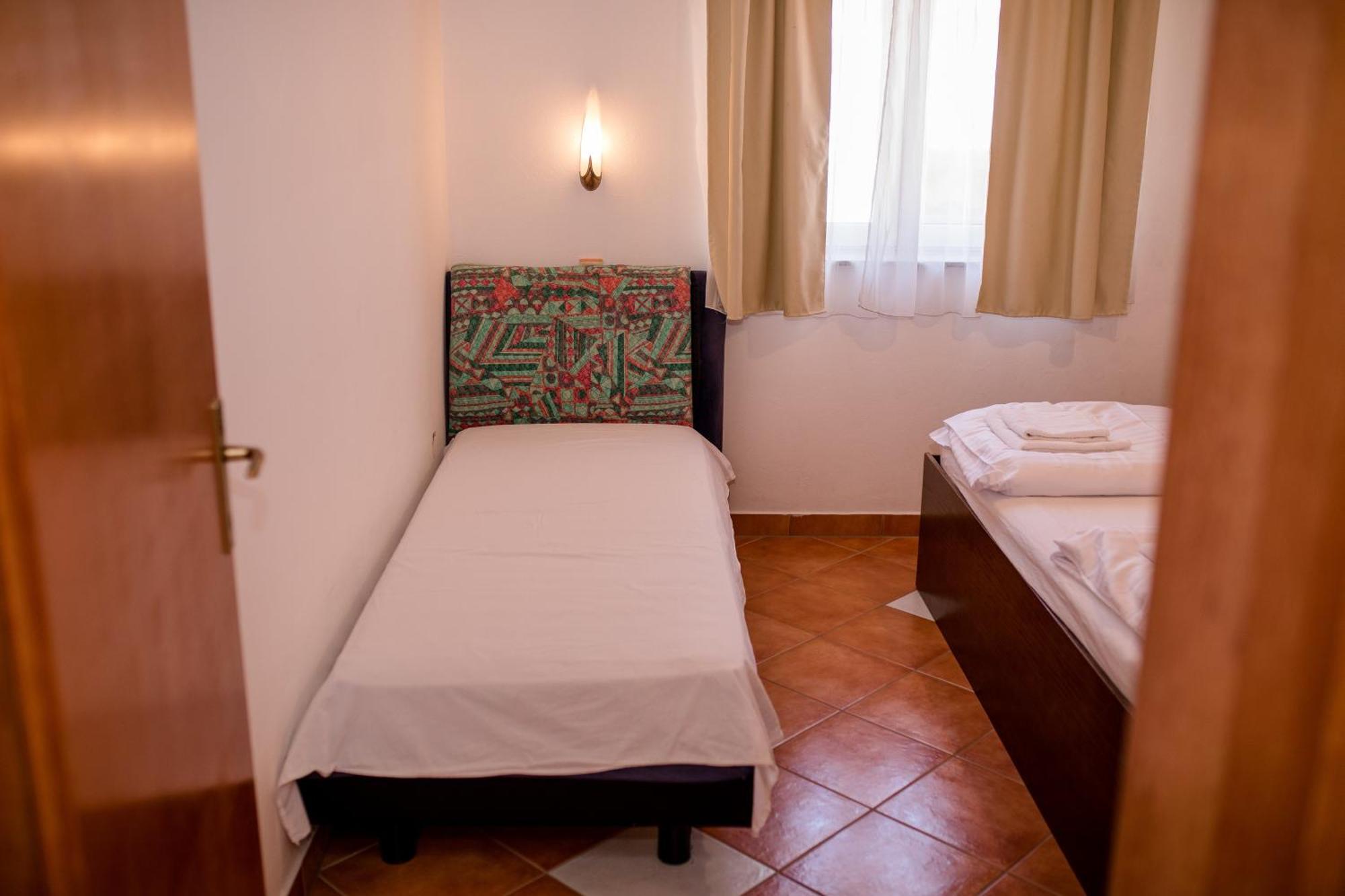 Apartments And Rooms By The Sea Supetarska Draga - Gornja, Rab - 11579 Habitación foto